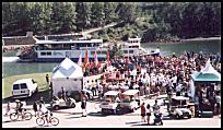 dragon boat races crowd
 and Edmonton  Queen -  73 kb