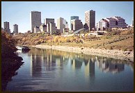 the Edmonton Queen just below 
city centre  (42 kb)